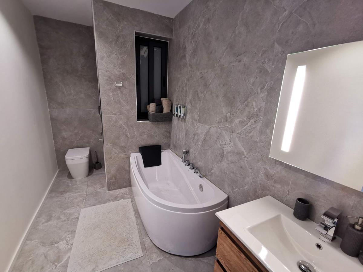 Duplex Maisonette With Heated P-Pool And Jacuzzi Saint Julian's Dış mekan fotoğraf